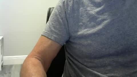 Snapshot of ossibottom chatting on October 21, 1:22 am Ossi online show from October 21, 1:22 am
