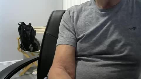 Snapshot of ossibottom chatting on September 19, 2:37 am Ossi online show from September 19, 2:37 am