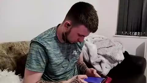 Owen kayz online show from March 23, 11:10 pm