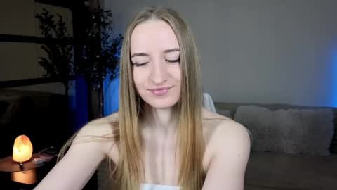 Oxy Foxie online show from May 9, 6:03 pm