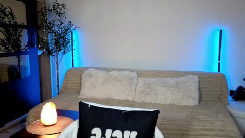 Oxy Foxie online show from May 15, 9:00 pm