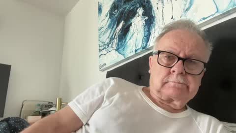 ozhairybearxxxx online show from July 7, 12:34 am