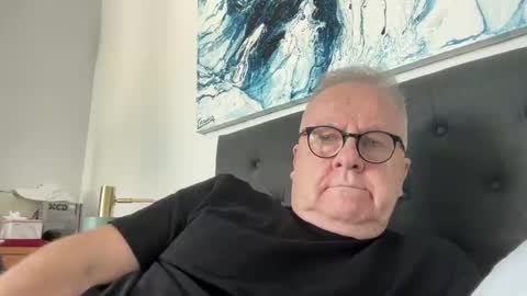 ozhairybearxxxx online show from April 15, 4:27 am