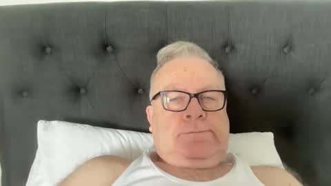 ozhairybearxxxx online show from March 2, 12:31 am