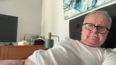 ozhairybearxxxx online show from July 4, 6:06 am