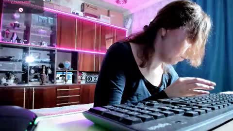 Ella online show from September 11, 8:04 am