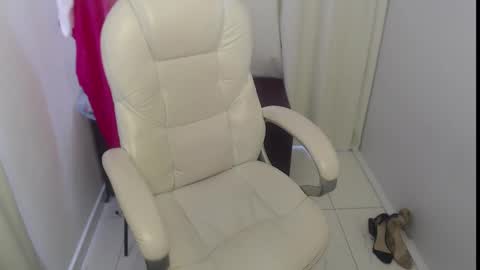 paiperhalliwey online show from March 3, 7:07 pm