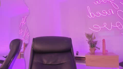 Manuela online show from February 27, 10:11 am