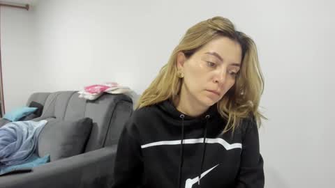 Snapshot of pamelaquenn_2 chatting on September 30, 2:11 am pamelaquenn_2 online show from September 30, 2:11 am