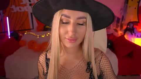 Lia online show from October 31, 2:28 pm