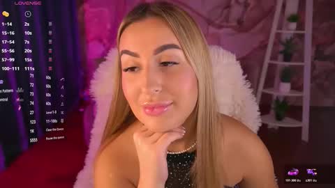 Lia online show from December 3, 9:54 am