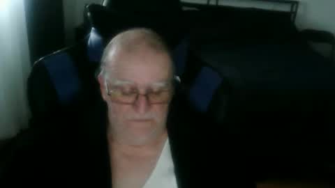 papilly online show from April 20, 9:40 pm