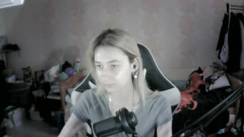 paradise_shade online show from November 26, 9:39 am