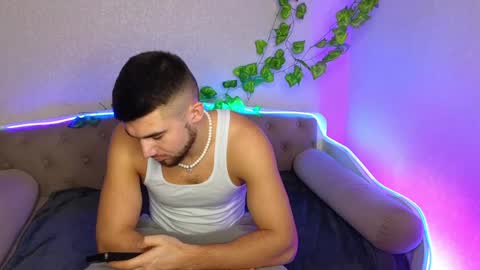 Allie  Alex Thumbs up if you like us online show from January 27, 1:26 am