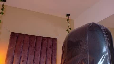 Paris online show from March 6, 9:58 pm