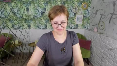 Snapshot of paris_cherry chatting on March 9, 2:07 am Paris online show from March 9, 2:07 am