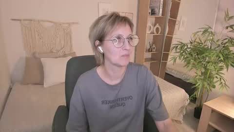 Snapshot of paris_cherry chatting on October 26, 8:30 pm Paris online show from October 26, 8:30 pm