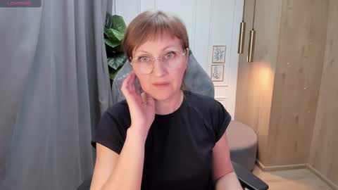 Snapshot of paris_cherry chatting on February 23, 7:49 pm Paris online show from February 23, 7:49 pm