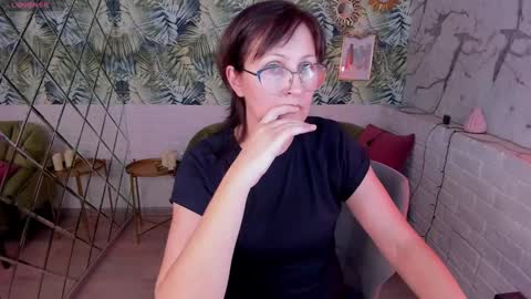 Snapshot of paris_cherry chatting on January 6, 8:18 pm Paris online show from January 6, 8:18 pm