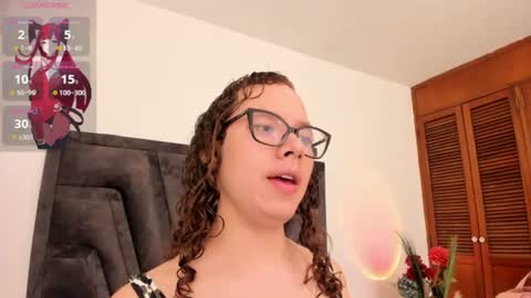 PARIS LOVE  online show from July 19, 12:30 pm