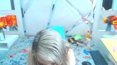 paris_squirtt online show from May 27, 9:23 pm