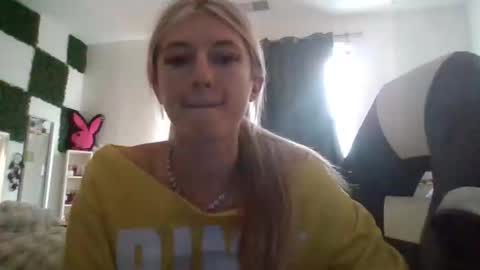 parisbaby2000 online show from February 25, 3:26 pm