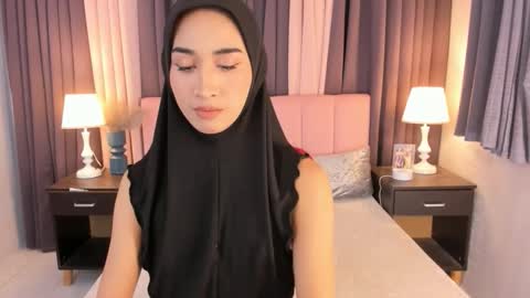 parismilker online show from February 1, 1:08 pm