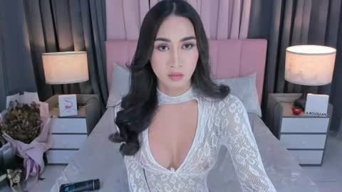 parismilker online show from June 13, 8:52 pm