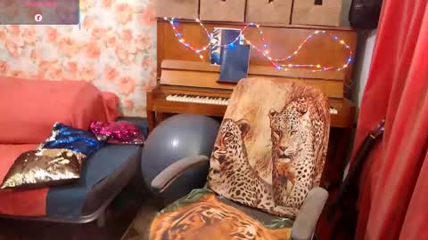 PatsyORose online show from December 4, 4:34 am