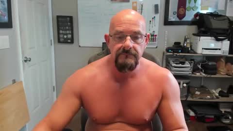 Justeffingaround online show from March 3, 11:46 pm