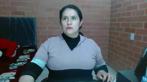 paula__117 online show from April 8, 9:29 pm