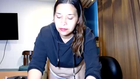 PAULA online show from February 3, 8:24 pm