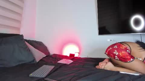 paula_hills_ online show from July 4, 1:04 pm