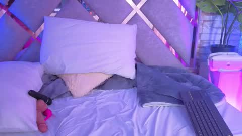 paulette_dupont_ online show from February 6, 7:12 am