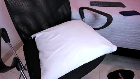 Pauline online show from April 22, 2:52 am