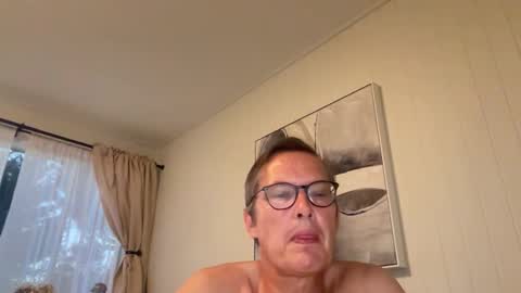 Snapshot of paulwill2377 chatting on October 28, 1:28 am paulwill2377 online show from October 28, 1:28 am