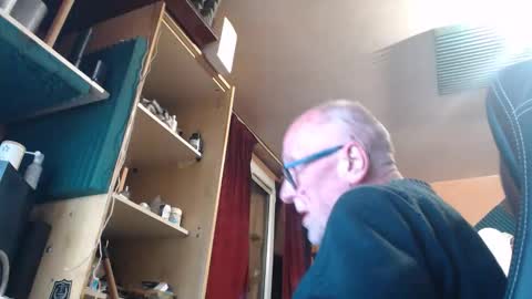 pc8474408 online show from April 19, 10:01 pm