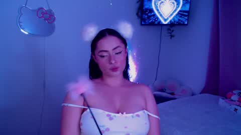 peacherry_ online show from December 12, 1:53 am