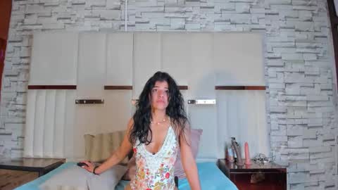 peachrougeh online show from April 9, 6:19 am