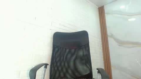 Penelopee Rouse online show from November 5, 8:22 pm