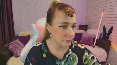 Dia  online show from February 16, 9:27 pm