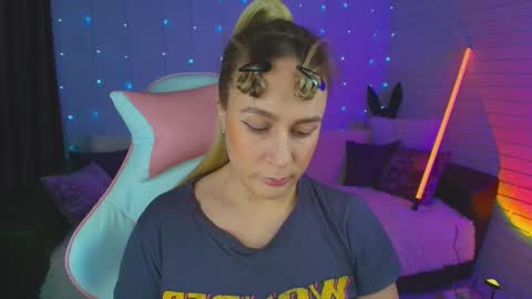 Dia  online show from February 9, 11:15 pm