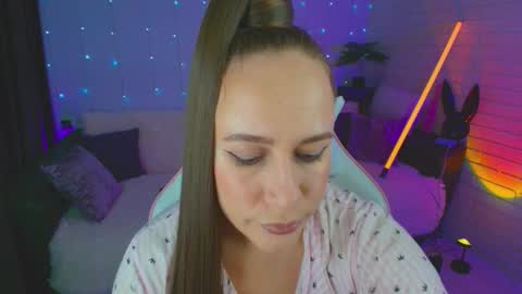 Dia  online show from September 9, 6:30 pm