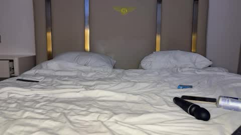 Floran and Vivien online show from March 28, 9:32 am