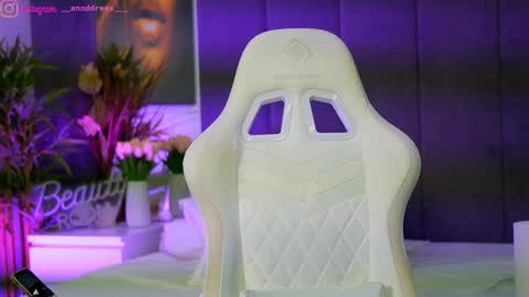 Dee online show from November 7, 2:08 pm