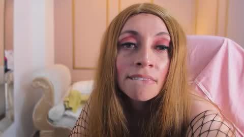 PerlaPreciosa online show from February 15, 7:51 am