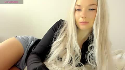 Isabella online show from May 7, 7:59 am