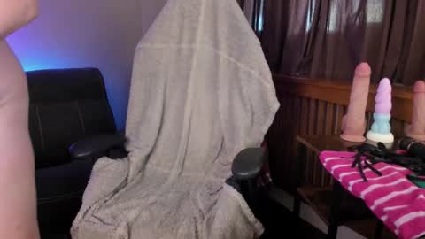 Kelly online show from October 28, 6:53 pm