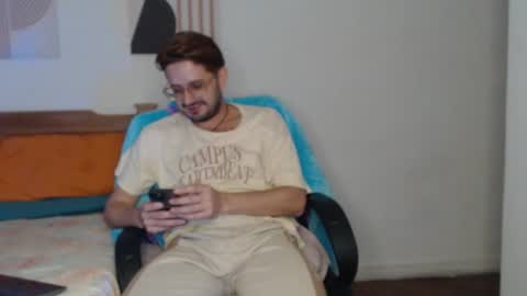 Snapshot of peter_x_annaud chatting on October 19, 11:04 am FELIPE online show from October 19, 11:04 am