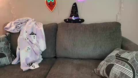 Snapshot of petite_cupcake chatting on September 29, 6:18 pm Little cupcake online show from September 29, 6:18 pm